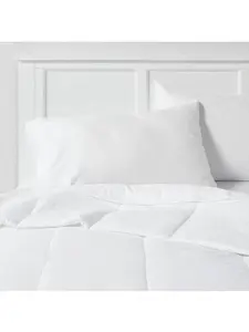 Full/Queen All Season Comforter Insert White - Room Essentials