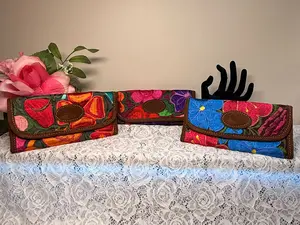 Hermosas Carteras Bordadas para damas/ Embroidered Wallets for Woman