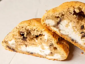 Sweet Thang Top Six Cookie Sampler 6-Pack - Classic Chocolate Chip Cookies N' Cake Cream Campfire S'mores Sea Salt Caramel Brownie Peanut Butter Paradise Brownie Buzz