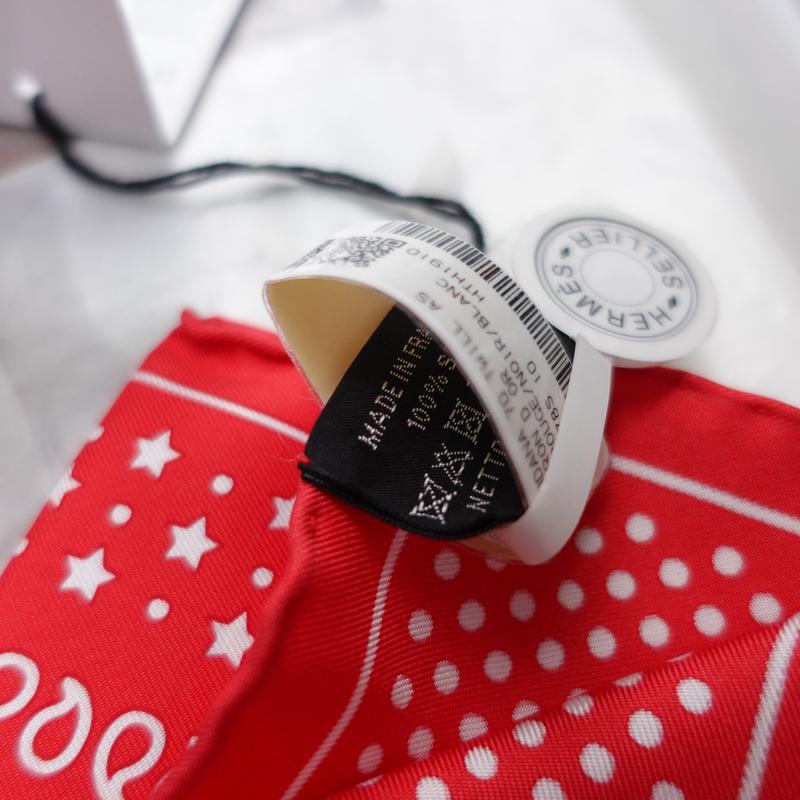 Pre-owned Hermes Red&Black &White Square Silk Scarf T20283935