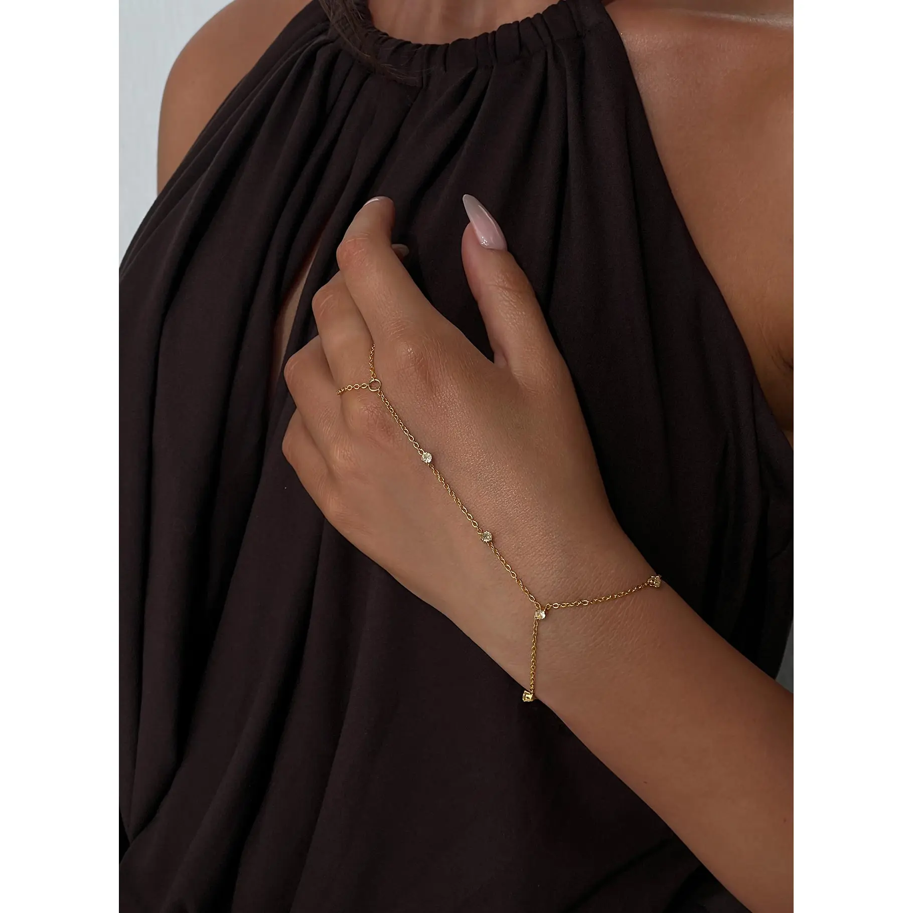 Raynna Hand Chain Gold