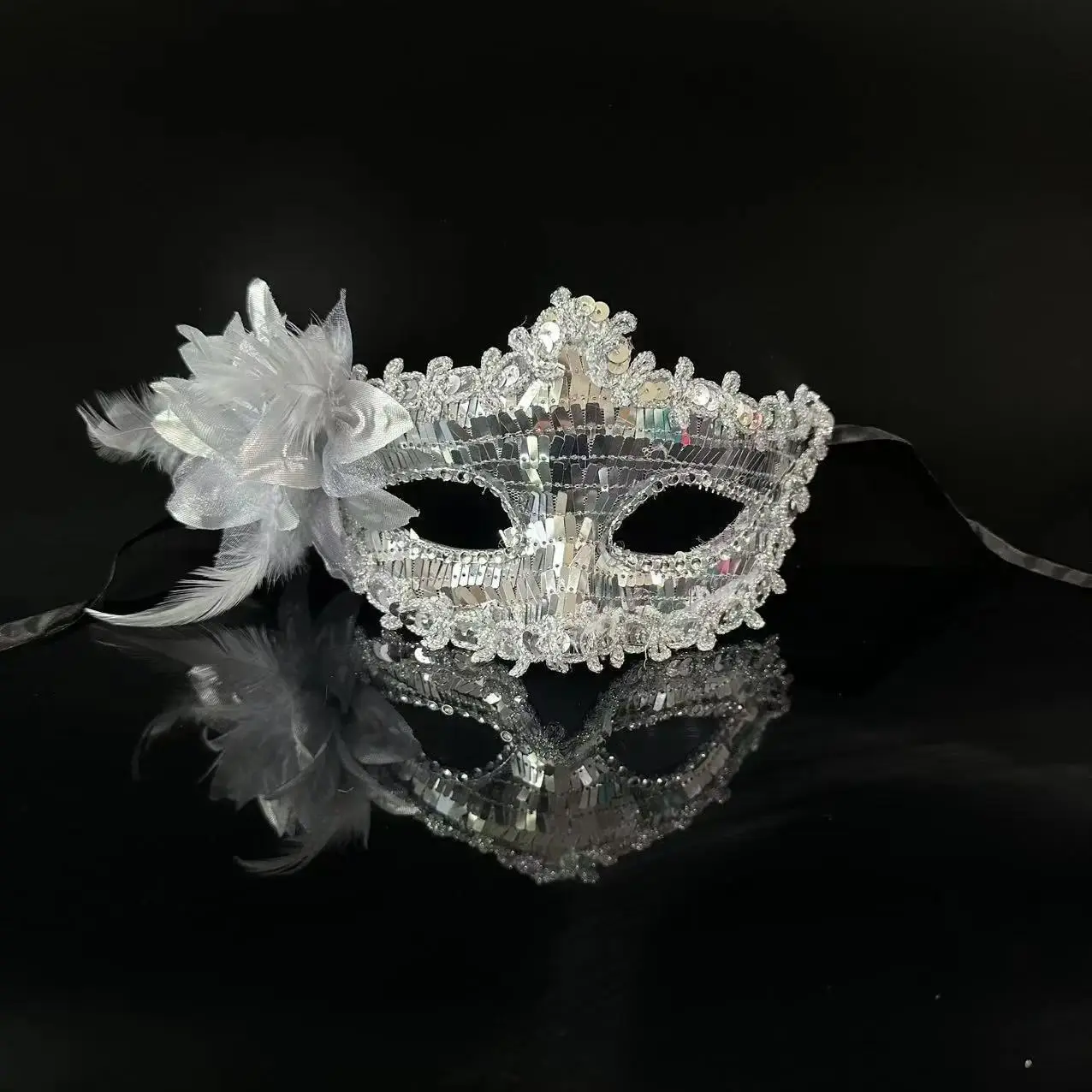 Feminine Baroque Classical Plastic Venetian Mask for Ladies - Feather Flower, Sequin Decor, 19x11cm, Halloween Ball Party Performance Costume Prop, Festive & Party Supplies Accessory