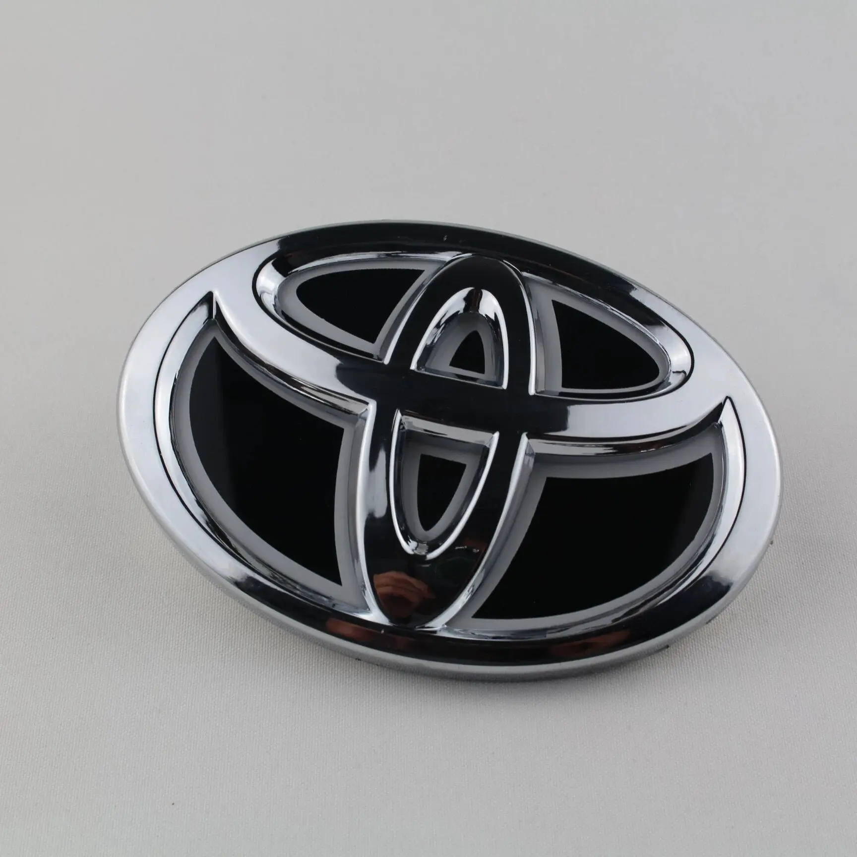 5D LED Luminous Emblem Badge, 12V Waterproof Automotive Vehicle Accessory, Easy DIY Install Car Accessory for Front Grille/Trunk, Cool Car Exterior Decoration