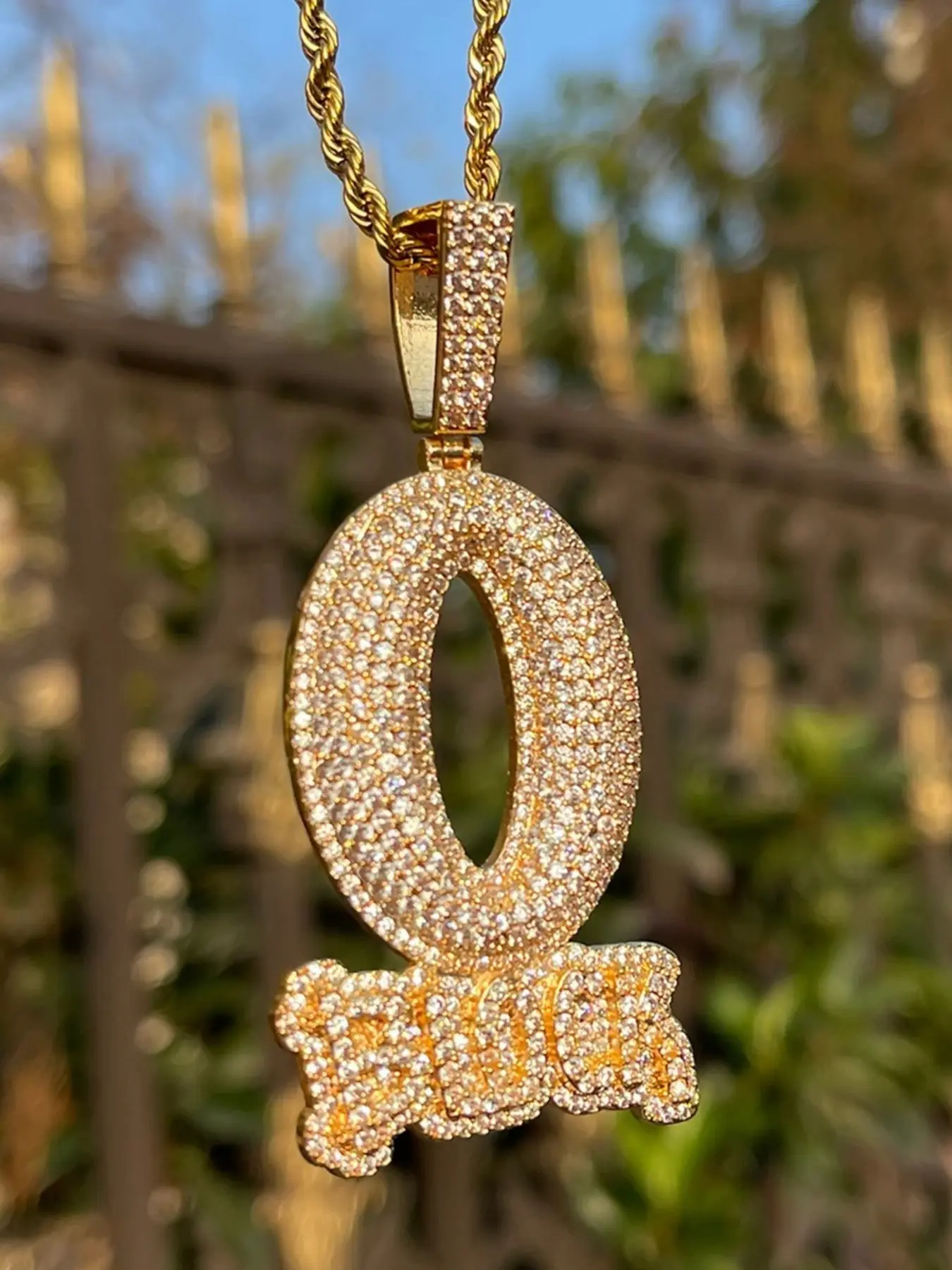 O Block Pendant Jewelry Accessory, Stylish Playful Charm, Chain Charm, Elegant O Shape Charm for Necklaces & Bracelets, Perfect Gift Idea for Women & Men, Round Halo Pendant