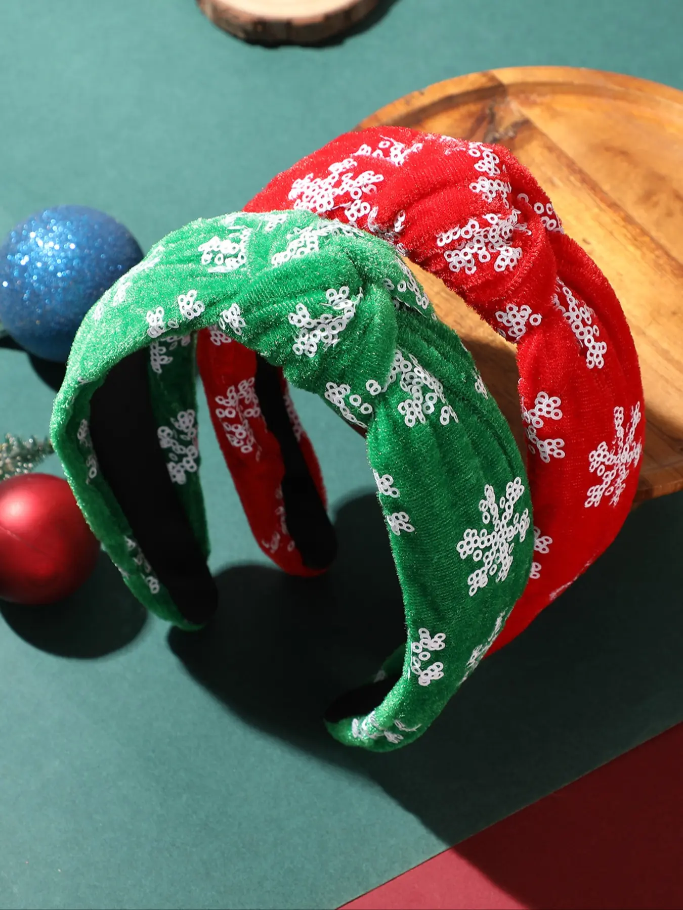 New Christmas Snowflake Twisted Hairband, Festive Party Photo Prop, Versatile Sweet Women's Hair Accessory, Holiday Atmosphere