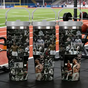 1pc 30oz Stainless Steel Insulated Mug CR7 - A Must-Have for Football Fans! Captures classic moments from a football career. Large capacity with handle and straw. Suitable for outdoor, sports, and indoor use. A perfect gift for football fans