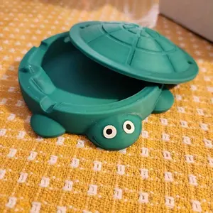 Charming Mini Turtle Sandbox with Lid - Round Plastic Ashtray & Storage Container for Home Decor Organiser