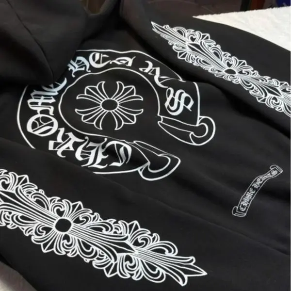 Look Hoodie zip – Trendy Oversized Streetwear Essential with Gothic Cross Graphic for Casual Wear