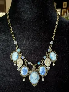 1 Piece Women’s Antique Copper Tone Victorian Cameo Charm Necklace, Vintage Lady & Floral Cameo Pendant with Pearl & Crystal Accents, Statement Jewelry for Tea Party, Bridal, Cosplay, Mother’s Day & Birthday Gifts daily wear party gift
