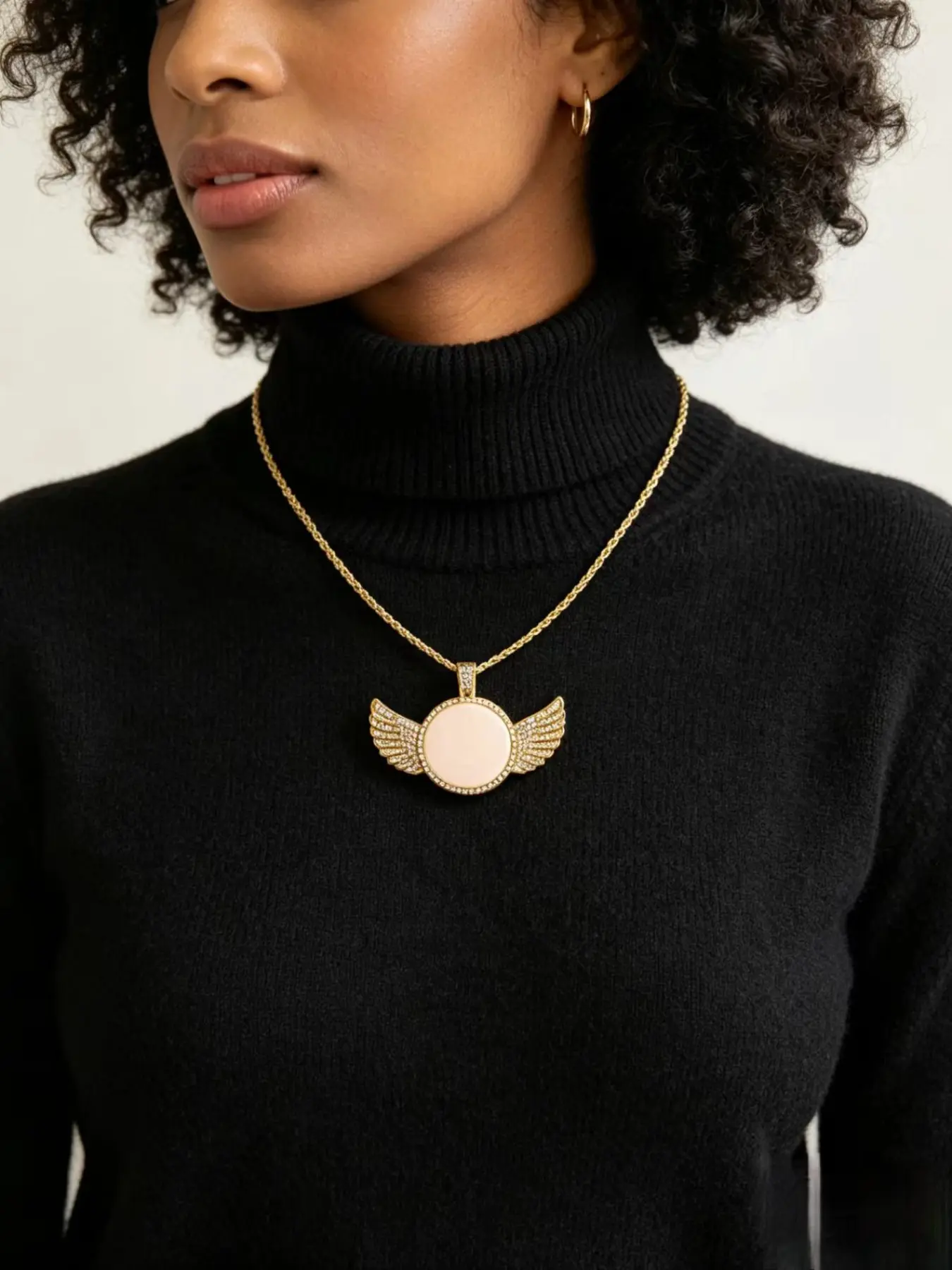 Personalized Sweater Chain, Photo Pendant, Rhinestone & Angel Wings, Stainless Steel Vintage Style, Unique Fashion Accessory, Personalized Statement Necklace, Fashionable Accessories