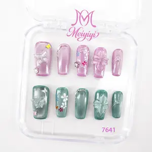 .DP.7641.Two-tone cat-eye wearable nails