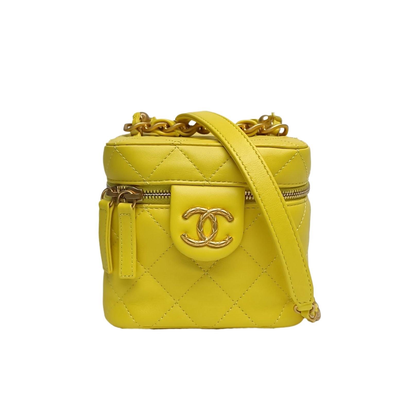 Pre-owned CHANEL leather Tote Bags 【Zanna】22S rectangular makeup bag with mirror, 15cm long, yellow color, leather, size S, chip opening, gold buckle, double gold beads loop, loop handle
