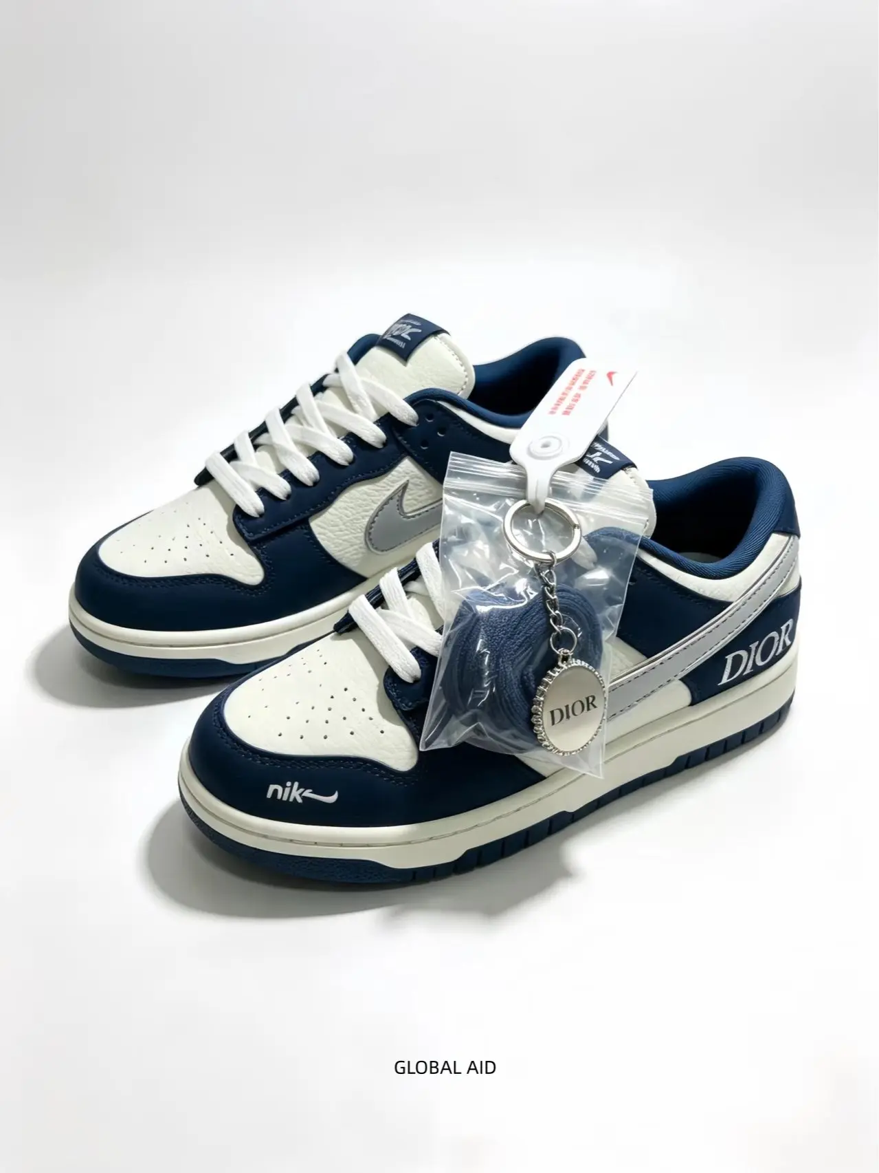 Searching for stylish daily footwear? This low-top sneaker combines smooth off-white and navy leather. The classic color-block design brings clean retro vibes to all your casual outfits.