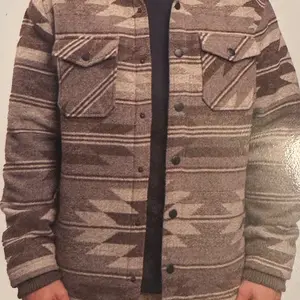 Jach's Men's Wool Flannel Shirt Jacket with Sherpa Fleece Lining Quilted Polyester Sleeves and Fleece Lined Pockets