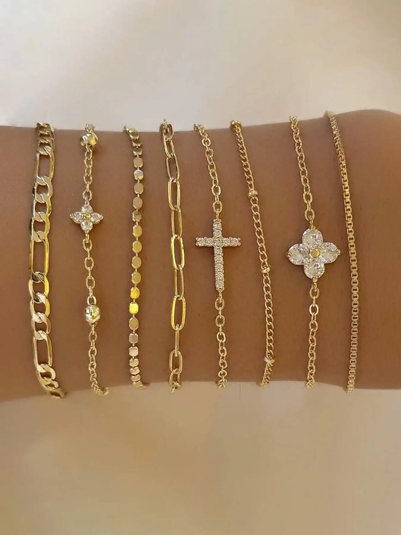 8-Piece Fashion Layered Clover Cross Bracelet Set, Elegant Chain Bracelets, Minimalist Luxury Jewelry for Women, Multilayered Bangles, Stackable Bracelets, Fashionable Bracelet