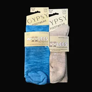 Woolees 2-Pack – “Chaotic Husky” Bundle with (1) Split-Toe Flip-Flop Sock & (1) Round-Toe Sock. Original Design & Unique Packaging.