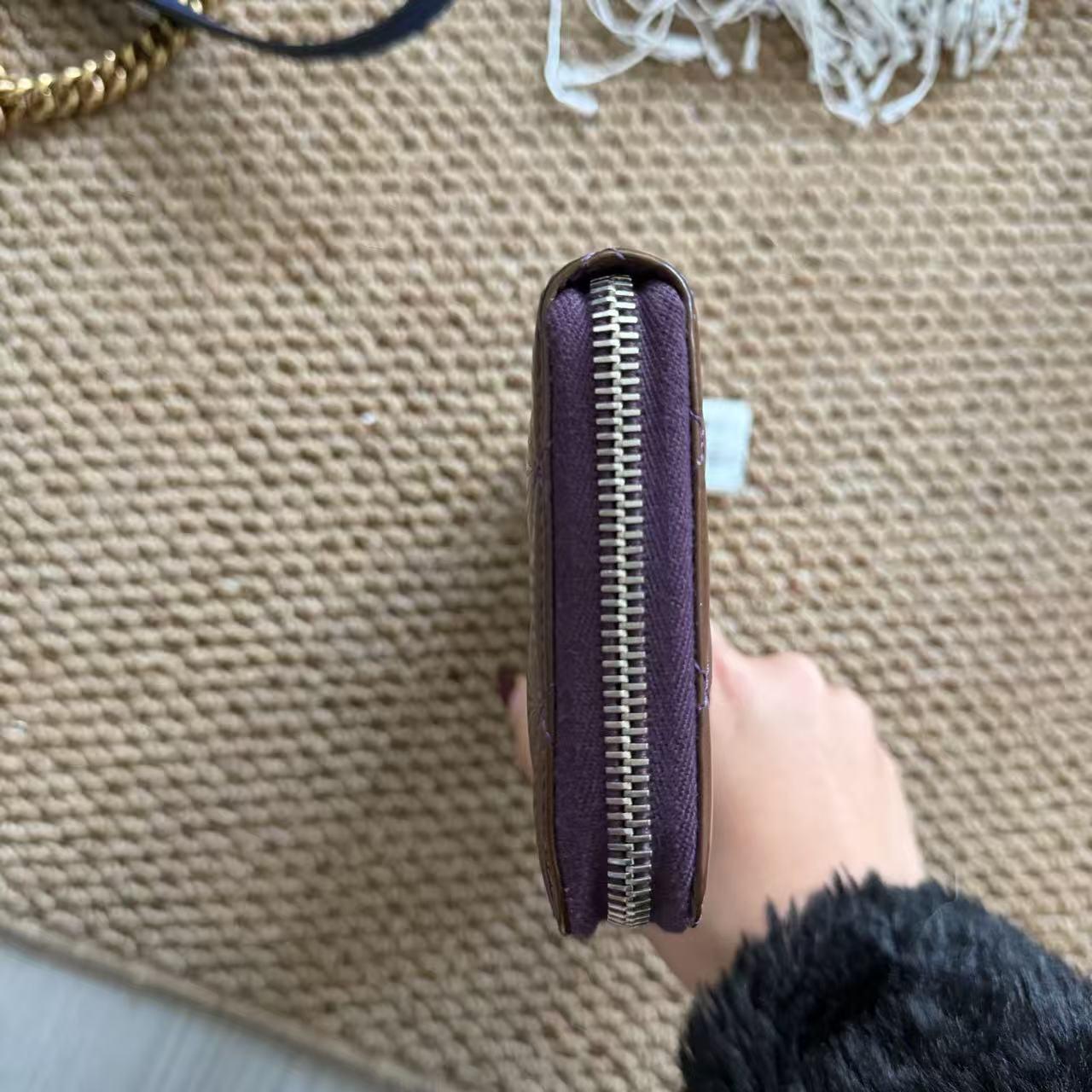 Pre-owned CHANEL Classic Quilted Patent Zip Wallet|18724676