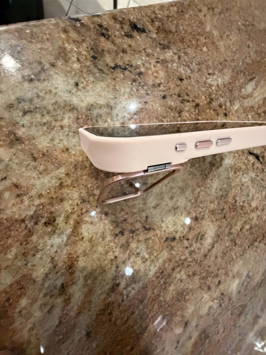 Item: pink, iPhone 17 Pro