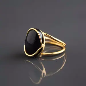 stylish and minimalist women’s ring, this 18K gold-plated statement piece features an exquisitely designed wrap style, making it the perfect modern everyday accessory for women