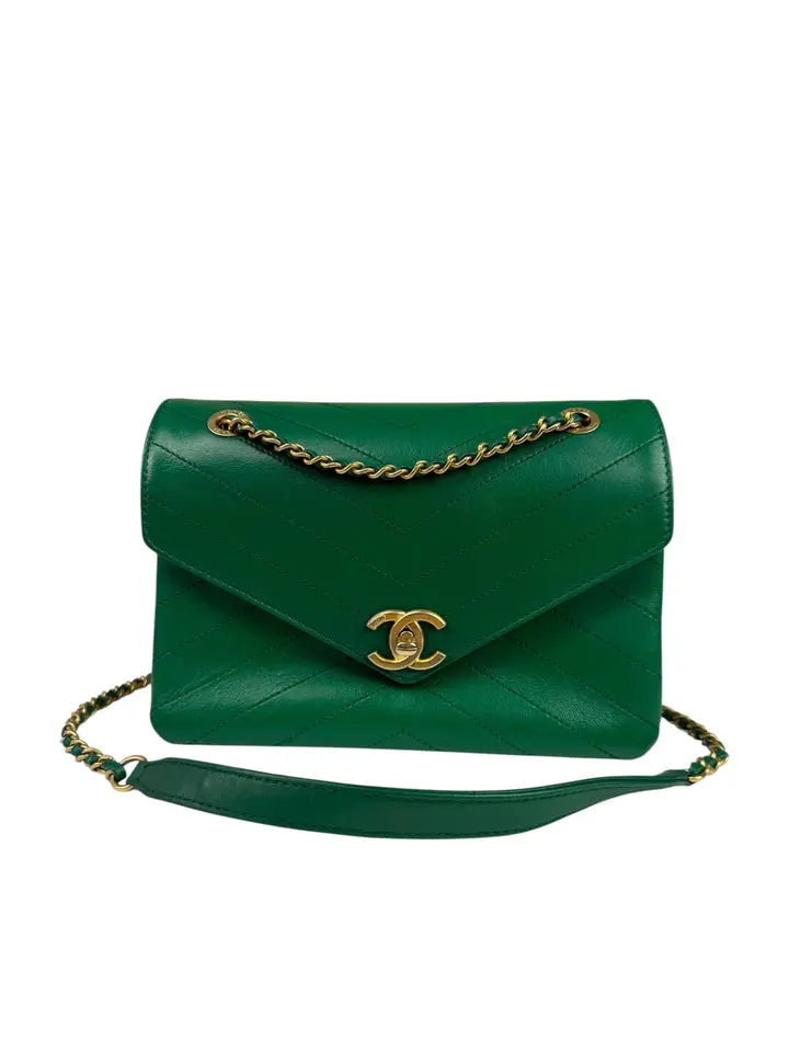 Pre-owned LEATHER Shoulder bags Chanel Green Lambskin Shoulder Bag 2018