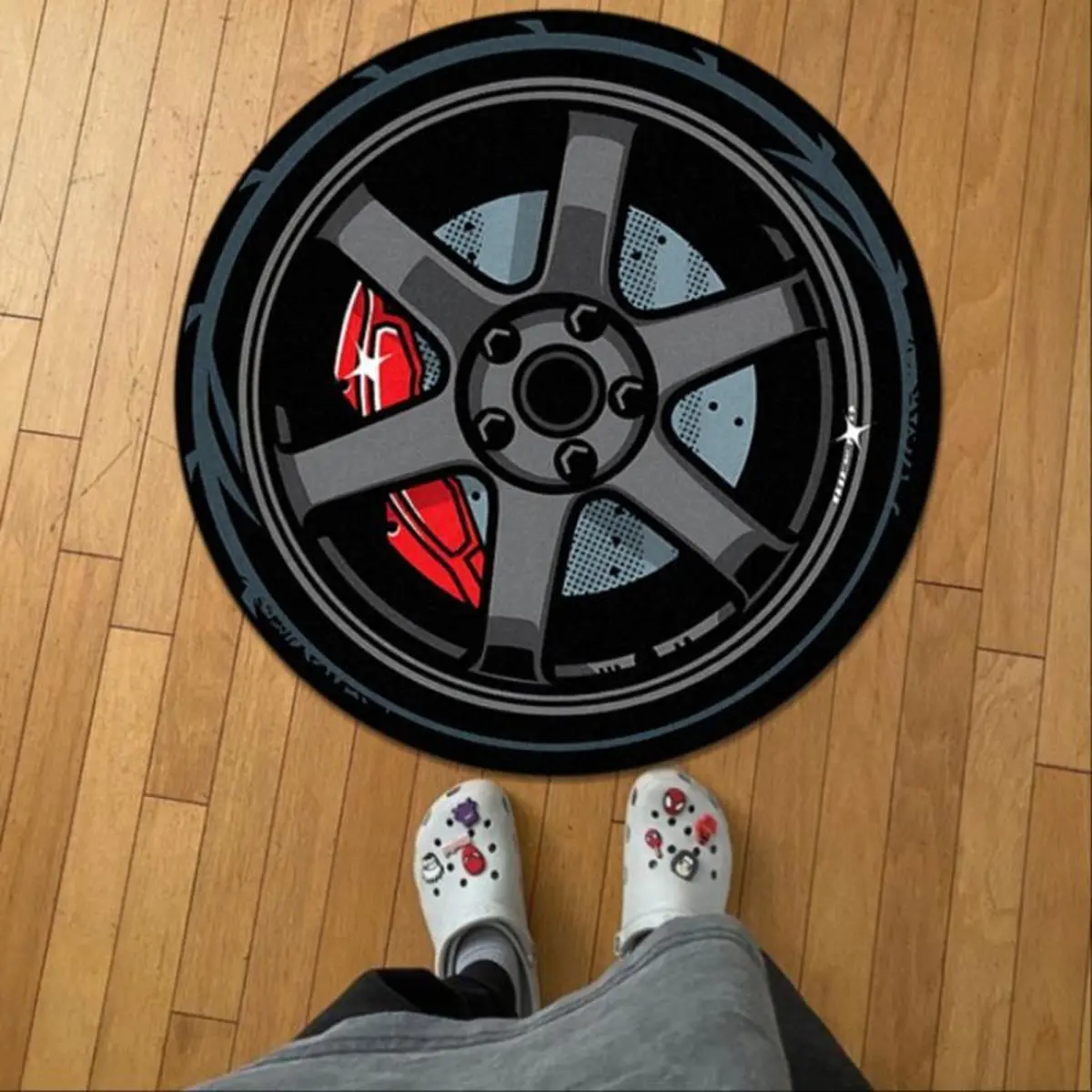 Round Carpet with Car Tire Design, Living Room Rug, Decorative Rugs, House Decor Rug, Indoor Area Rugs, American Style Fashion Home Decor, Valentine's Day Gift, Suitable for Bedroom, Decorative Area Rug