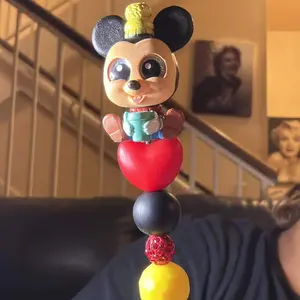 Doorable beaded pen
