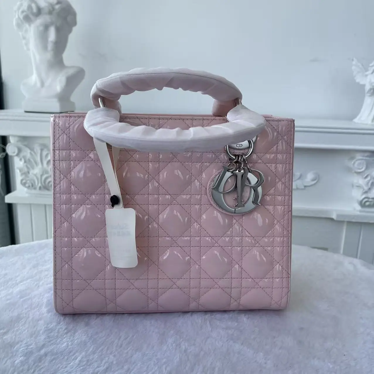 Pre-owned Dior Lady Dior Patent Leather Shoulder Bags BJ1101304070 Medium Size Pink Shoulder Bag
