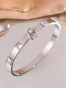 1 fashionable retro design stainless steel bracelet with unique design, perfect gift for both men and women, durable and non fading jewelry, as well as trendy accessories