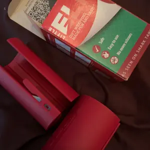 Product Review of Little Elf Gift Wrap Cutting Tool (2-Pack) - As Seen on Shark Tank - Easy and Safe Wrapping Paper Cutting Tool from D**3