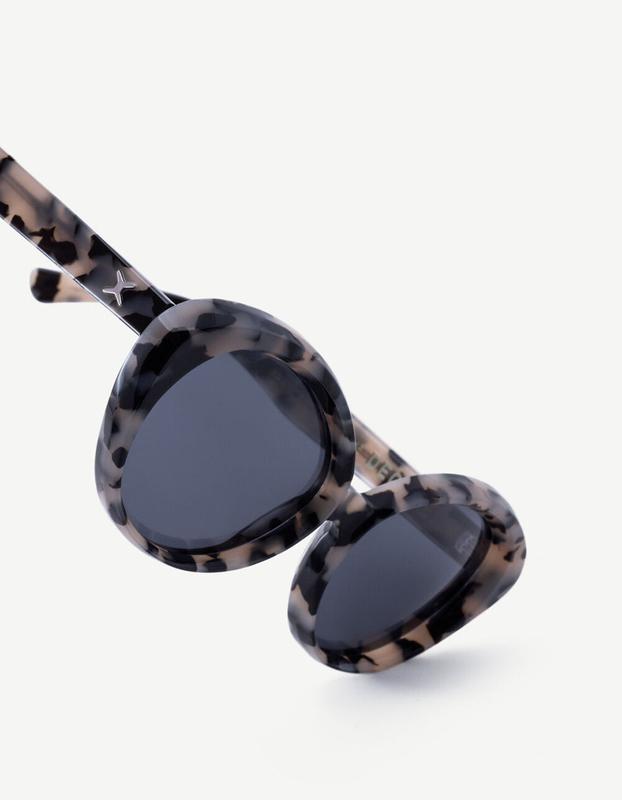 DECADE  Womens Frances 70s Sunglasses, Tortoise