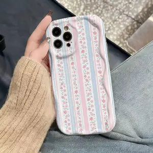 Floral patchwork and striped pattern, shockproof and anti-slip TPU phone case with wavy edges, suitable for iPhone 17, 16, 15, 14, 13, 12, 11, XS, X and other series models. Can be given as a gift to friends or family.