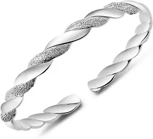 925 silver plated elegant twisted cuff bracelet, hypoallergenic open handbag, with textured matte finish, multi-functional and stylish jewelry, suitable for daily wear, festivals, Christmas