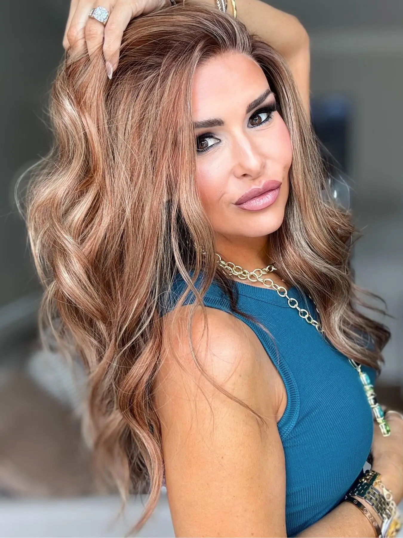MACA BAKA Violet Honey Brown Blonde Ombre Highlight Lace Front Wig with Scandinavian Hairline Low Density 16 Inches Long Natural Wavy HD Synthetic Lace Front Wigs for Women Pre Plucked, Blonde Lace Frontal, Heat Resistant Wigs