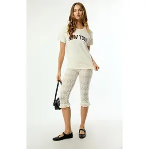 Daisy Street Women's Buttermilk Ruffle Capri Pants