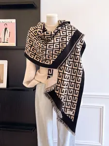 Women's Geometric Print Faux Wool Scarf, Warm Casual Shawl for Fall & Winter, Modern Fashion Accessory for Daily Wear