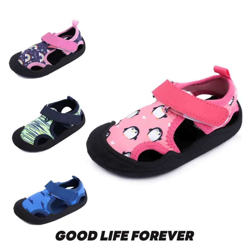 New Children's breathable waterproof shoes come with ventilation, multiple color options, easy-to-clean Velcro design, and convenient to put on and take off.
