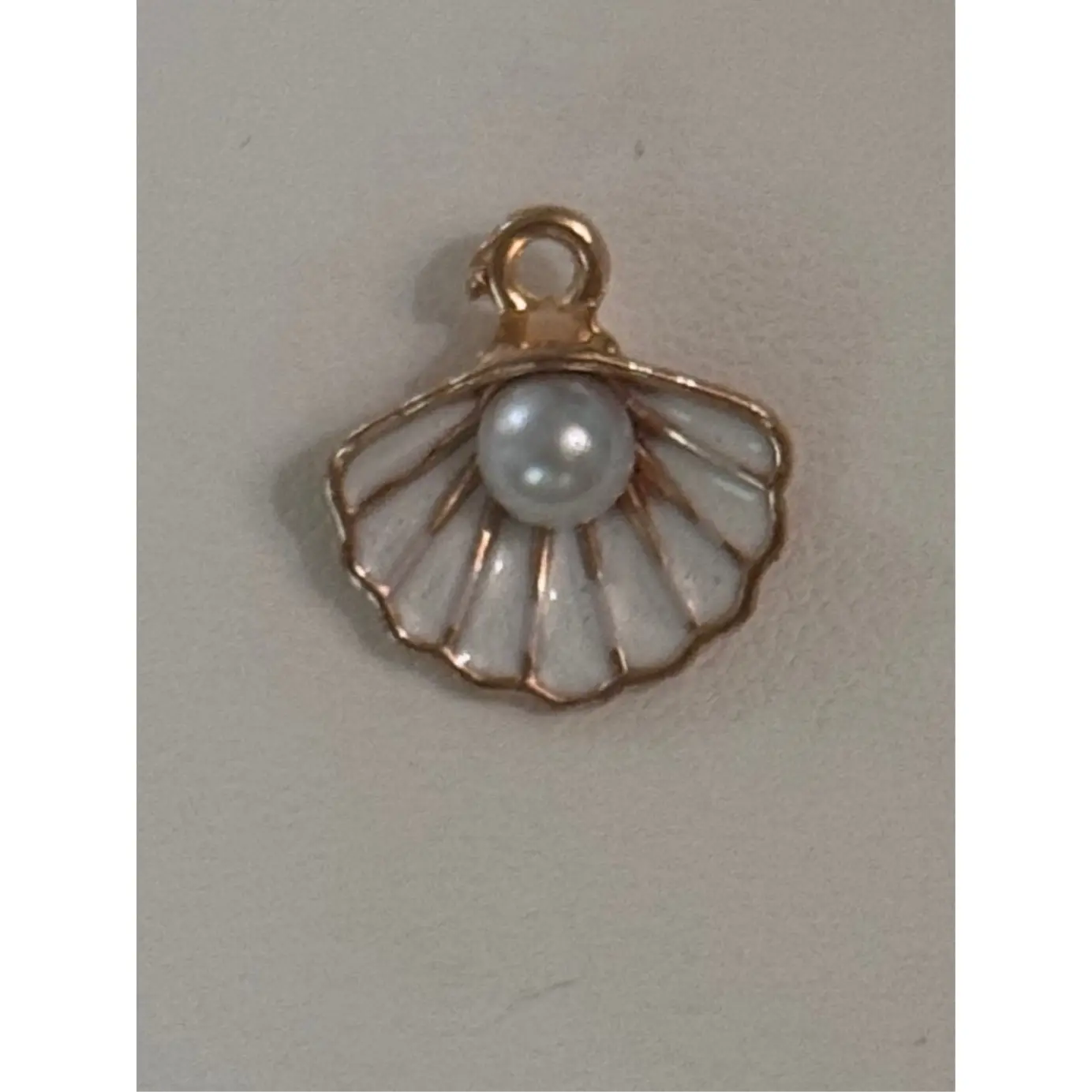 SCALLOP SHELL Charm ( white)