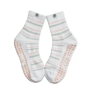 🎀 STUDIO STRIPE GRIP SOCK