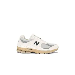 New Balance 2002r Sneaker in Linen & Raincloud