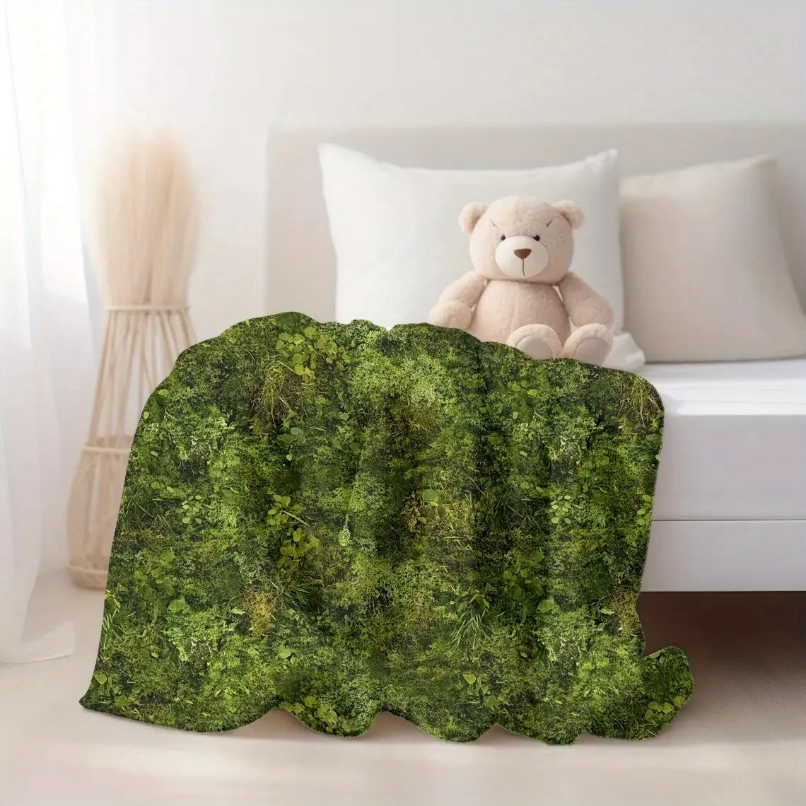 Soft Green Moss Flannel Blankets, Pastoral Style, Cover Yourself Up Outdoors, Machine Washable For All Season.
