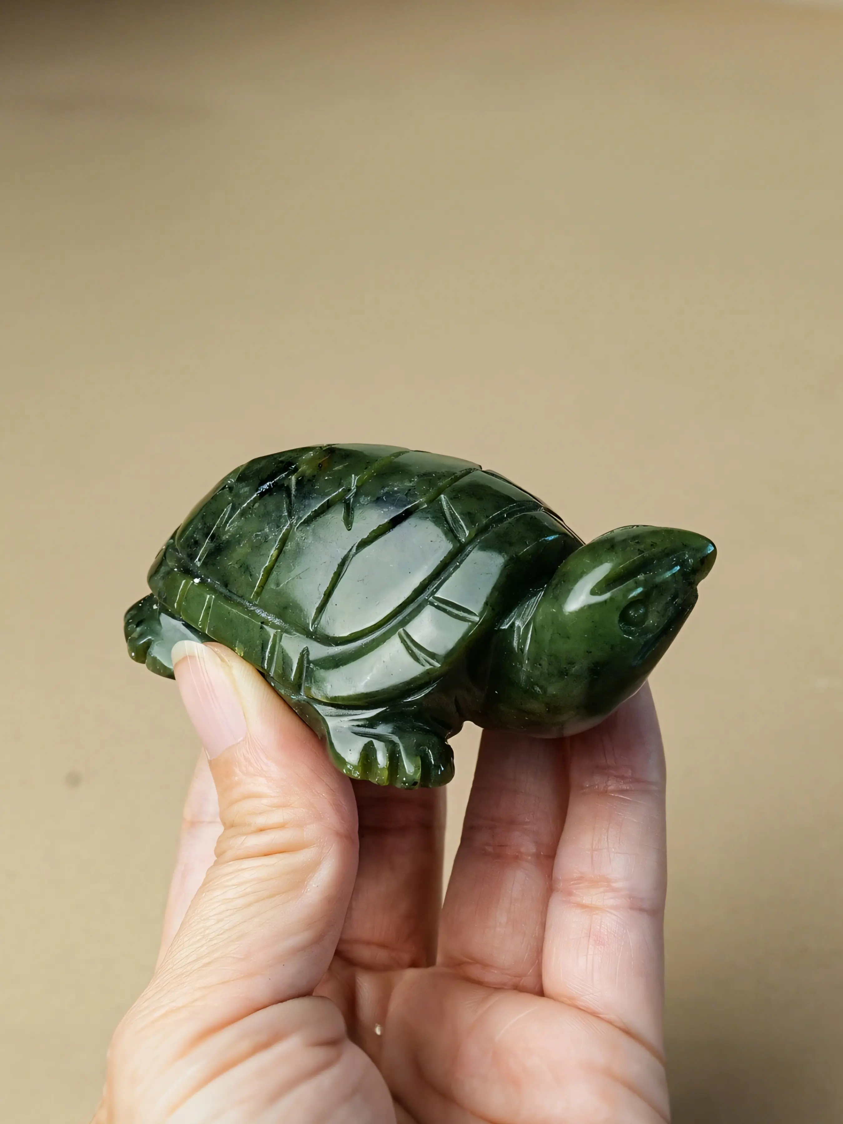 [1pc Jade Tortoise] 1pc Green Jade Hand-Carved Tortoise Figurine Home Decor Accessory | Reiki Energy Pocket Statue for Home Decor & Gifts, Decorative Home Ornament
