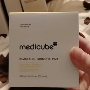 Product Review of [NEW] [medicube] Smooth & Clear Body Care Set | Hypochlorous Acid Body Peel Shot, Kojic Acid Turmeric Body Wash, Toner Pad, Toner, Mist | Exfoliating for Dead Skin Cells & Excess Sebum & Clearing for After Spots, Texture & Uneven Skin Tone | K-Beauty from 🌺** c**7 🌺**