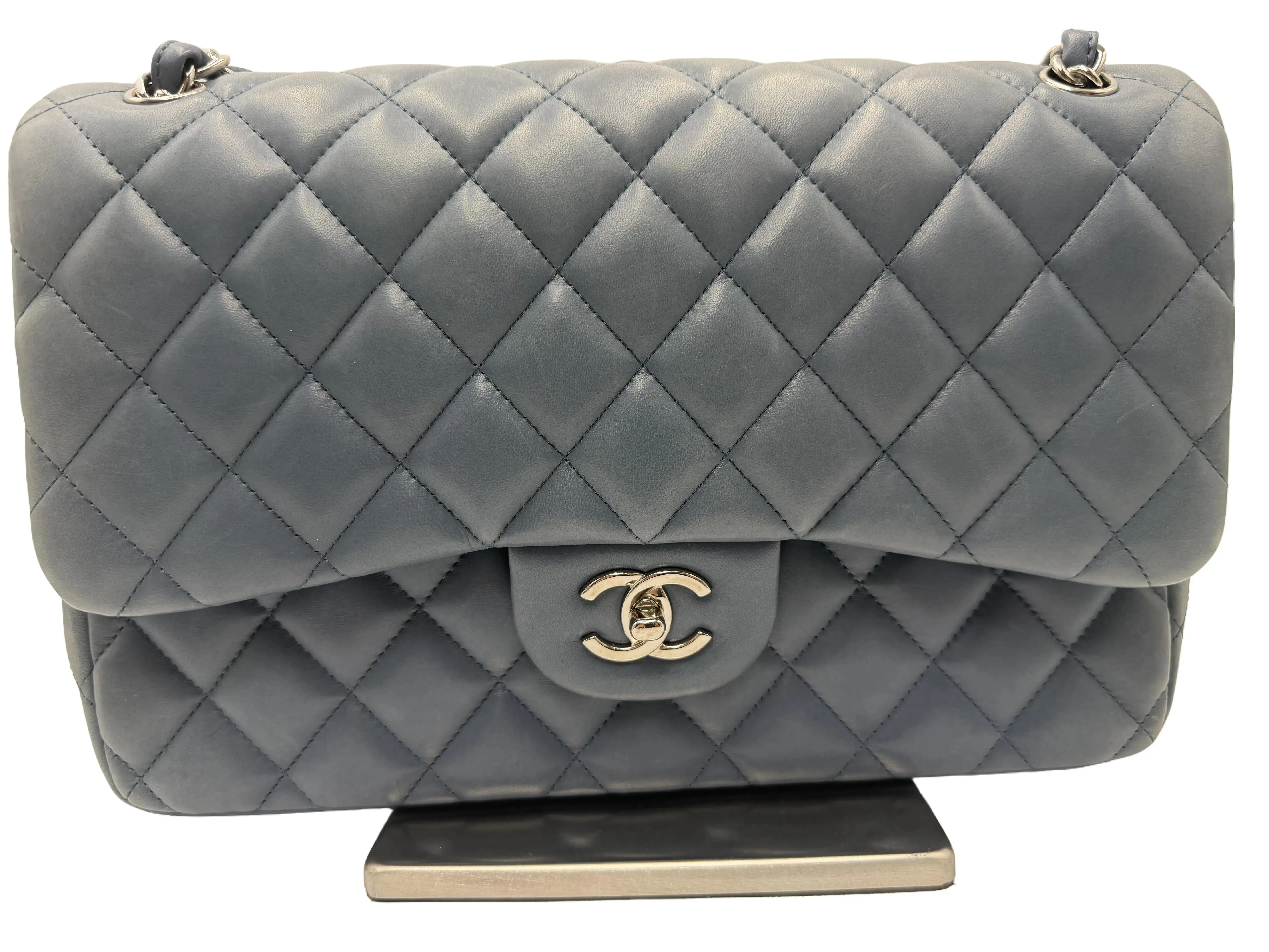 Pre-owned CHANEL Classic Flap CF 30 jumbo Gris Glacier