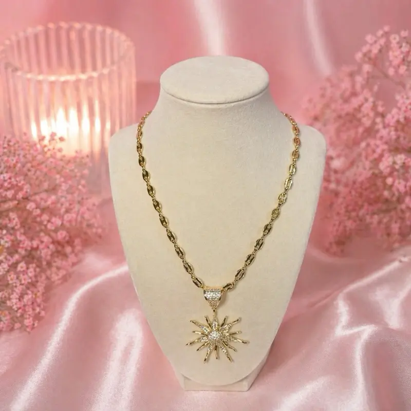 Sun Pendant Necklace – Minimal Elegant Style