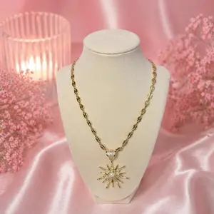 Sun Pendant Necklace – Minimal Elegant Style