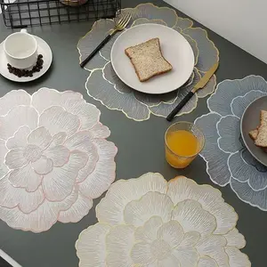 PVC Placemats Set of 6, Gold Foil Printed Heat Resistant Table Mats, Non-Slip Waterproof Oil Proof Wipeable Dining Table Pads for Kitchen Dining Table Home Decoration