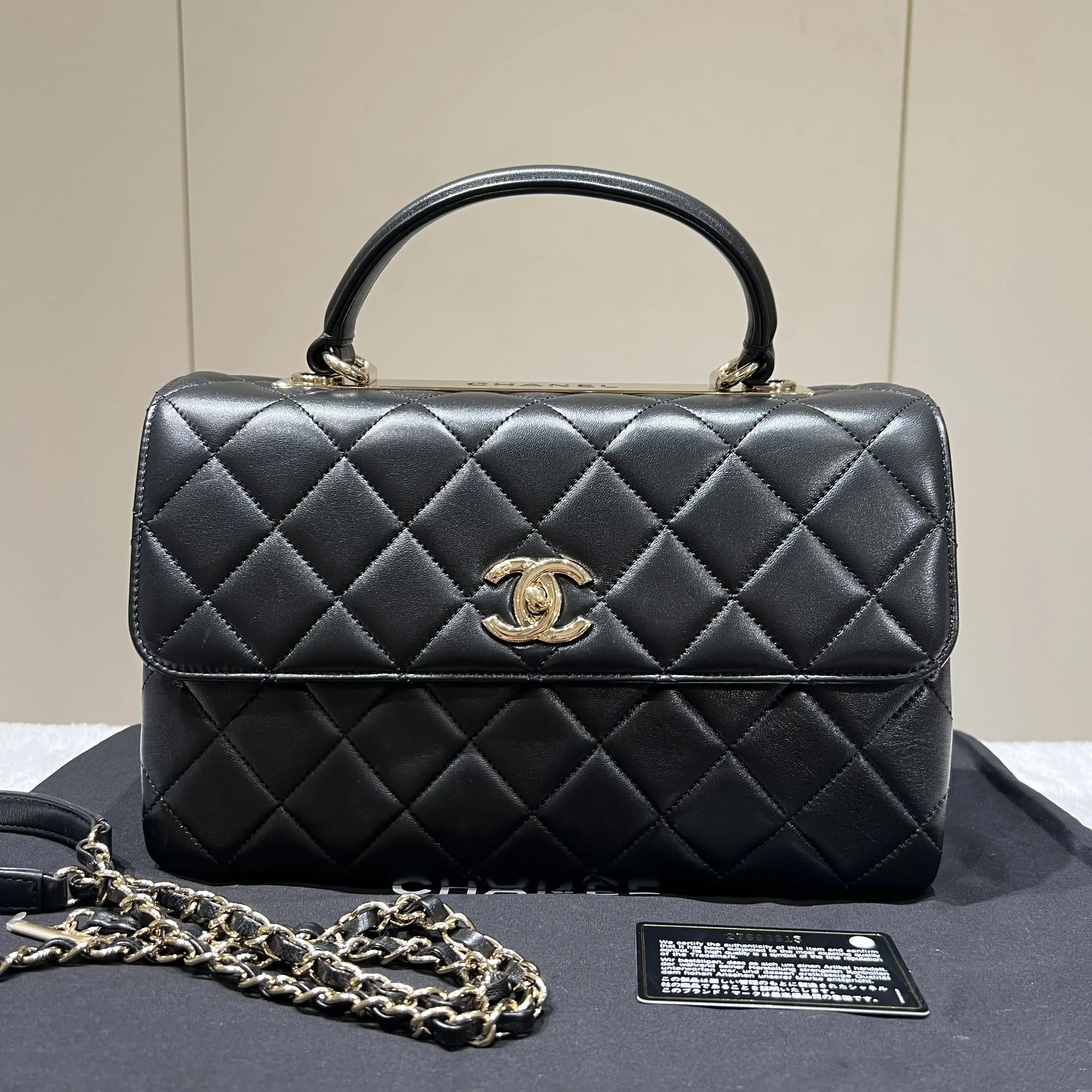 Pre-owned CHANEL leather Crossbody bags Trendy CC Medium Top Handle Bag Black Lambskin with Gold Tone Hardware 68061230 SH