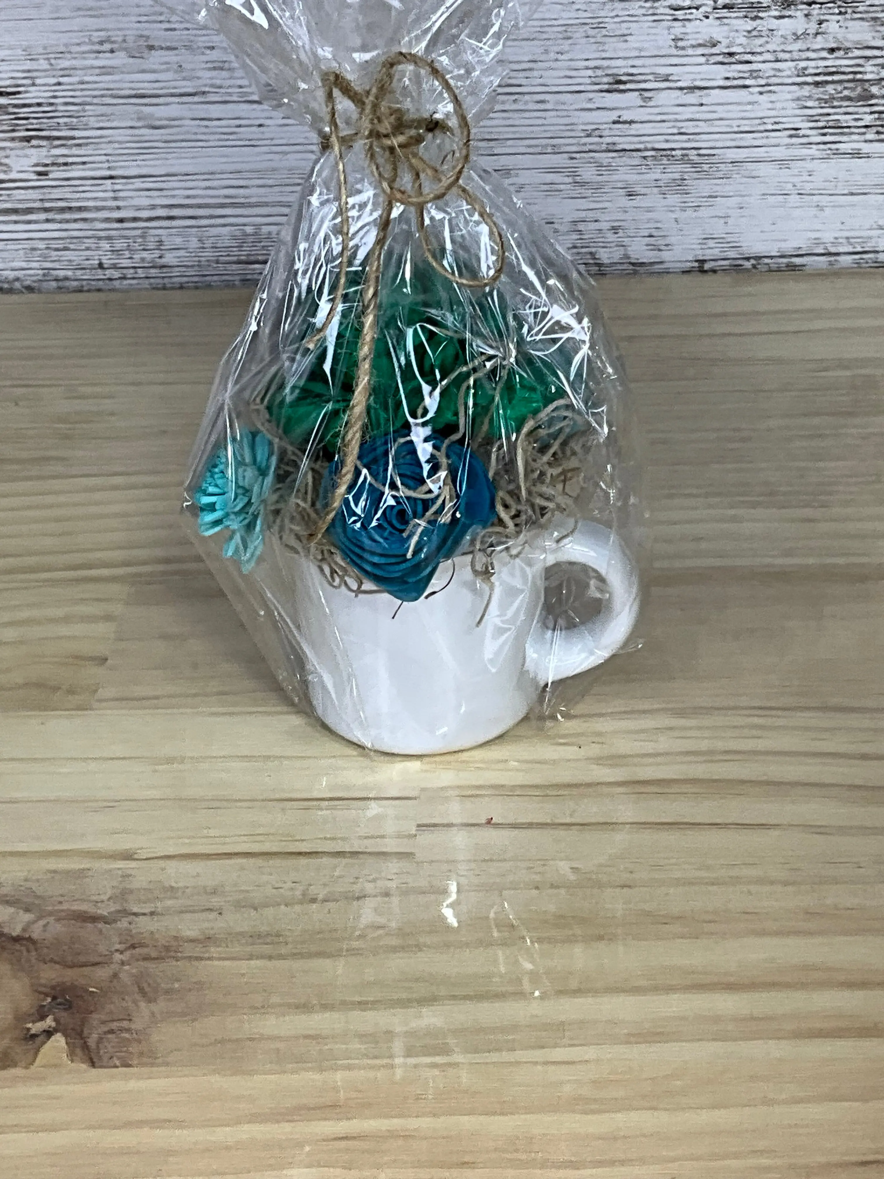 Classic Nature-Inspired Ceramic Cup Sola Wood Flower Arrangement - Single Unit Home Decor, Botanical Hues Moss-Accent Desk Accessory, Gift Wrap-Ready Home Supplies Gift