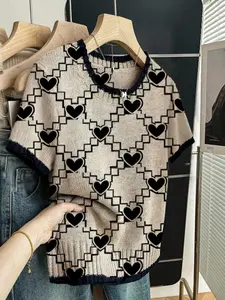 Heart Print Round Neck Sweater, Casual Short Sleeve Fitted Knitwear for Spring Summer Fall, Comfortable Warm Women's Clothing, Tops