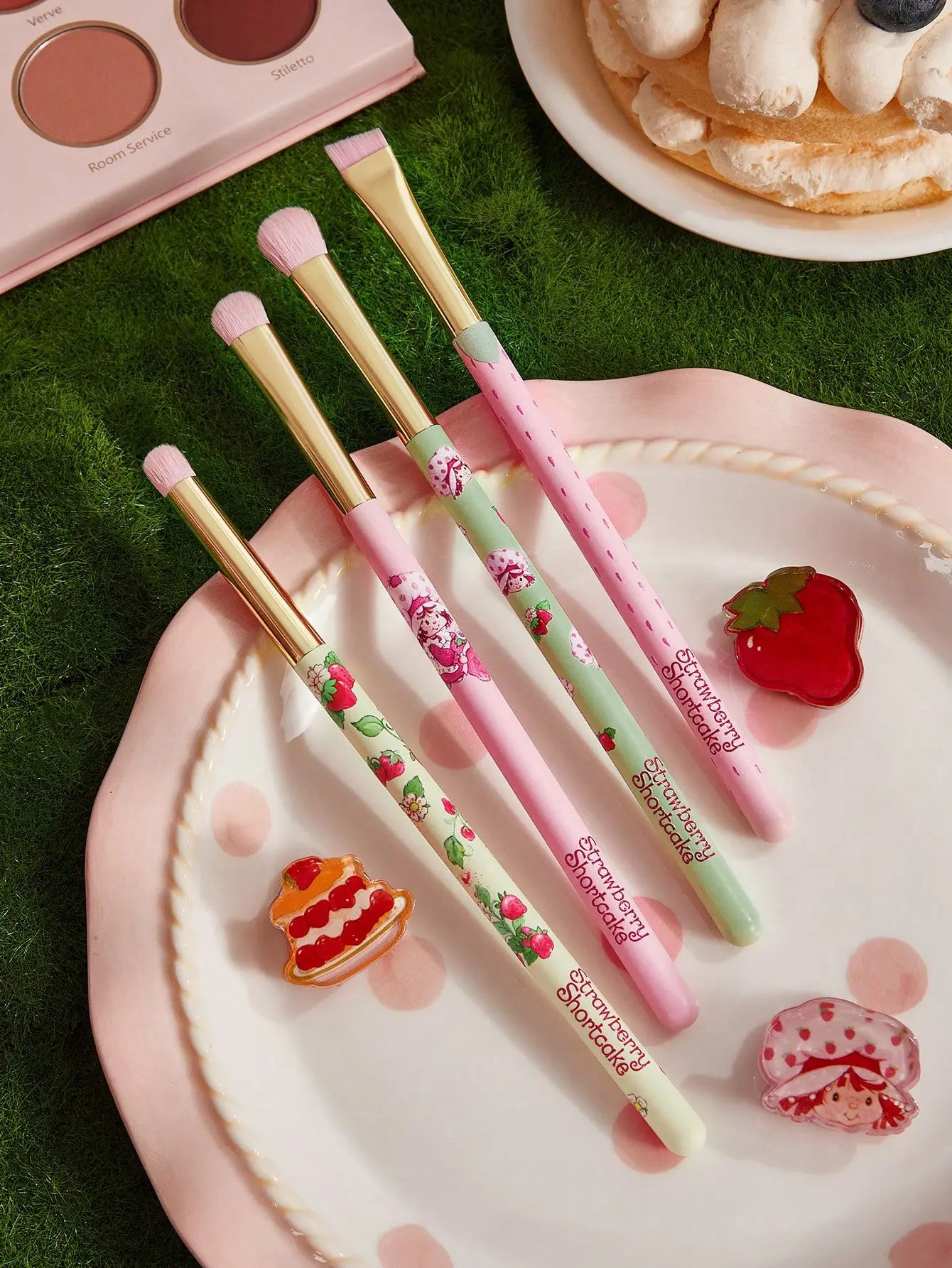 Strawberry Shortcake x SHEIN 4pcs Makeup Brushes | Cute Strawberry & Lace Design | Soft Bristles
